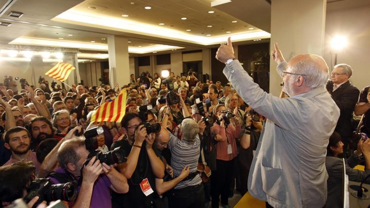 Josep Maria Terricabras celebra con la militancia la victoria de ERC.