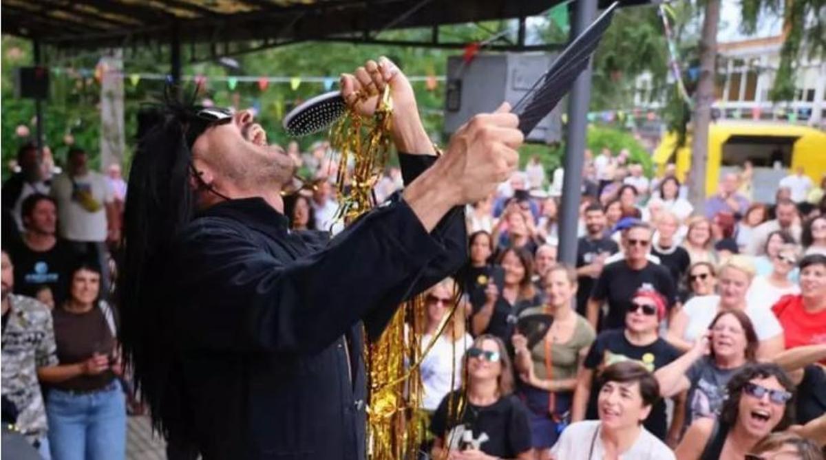 Rodrigo Cuevas, como "Volantazu DJ" en El Condao