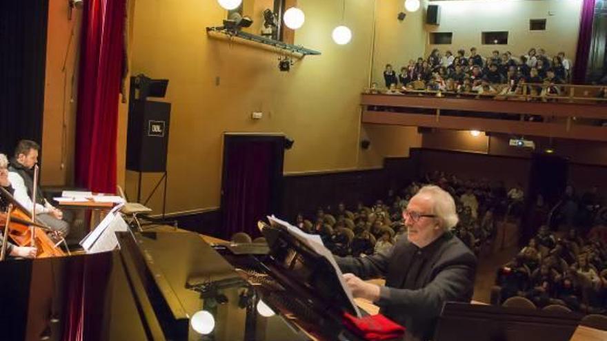 Cuatrocientos escolares estrenan la formación sobre ópera en Alcoy