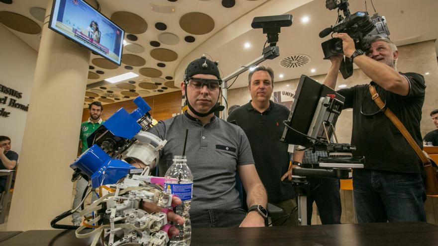 Un exoesqueleto robótico de la UMH