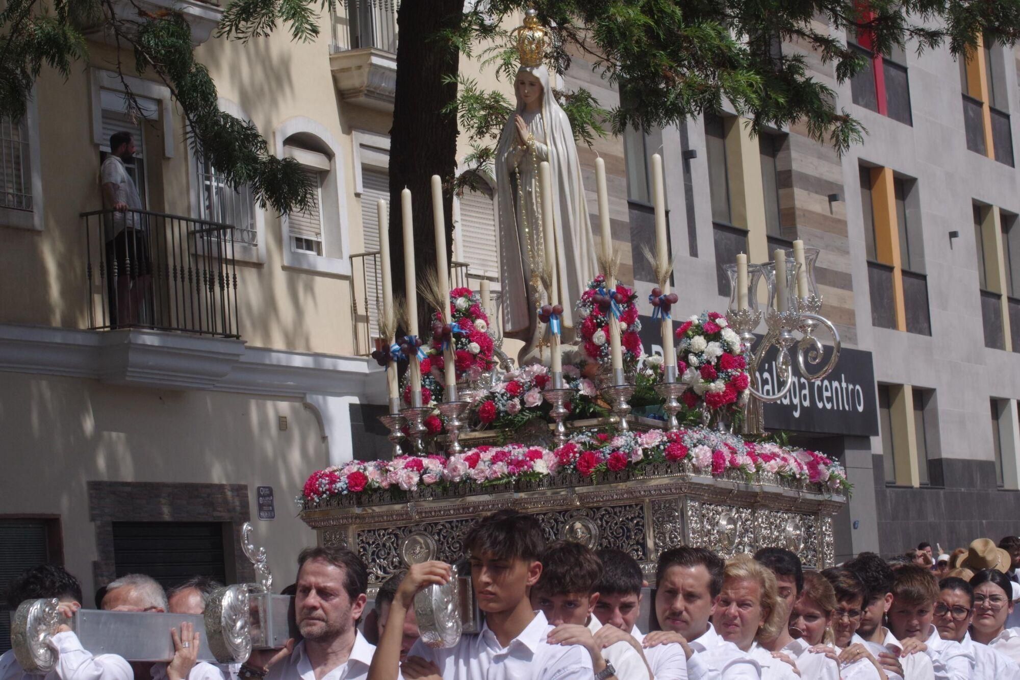 Traslado de la Virgen de Fátima y la Virgen de las Mercedes (El Tarajal) hacia sus altares por la festividad del Corpus en Málaga