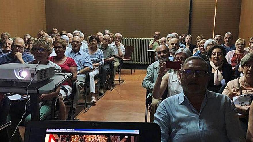 Assistents a la darrera de les sessions a la sala del Casal Cívic de Berga, aquest juliol