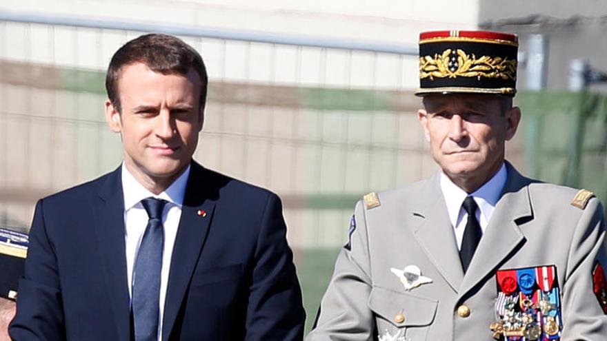 Pierre de Villiers junto a Macron.