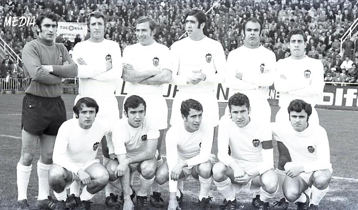 Once de los jugadores que consigueron que el Valencia volviese a levantar un título liguero 24 años después