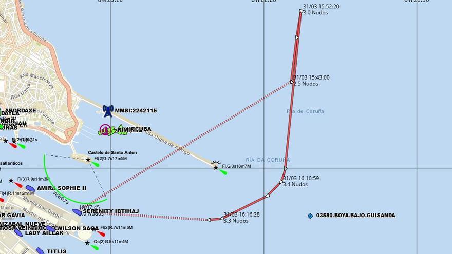 Un carguero regresa al puerto de A Coruña por una avería en el motor