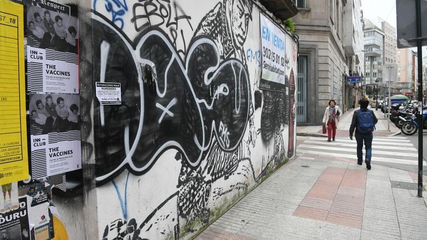 Pintadas vandálicas en el barrio de la Pescadería.