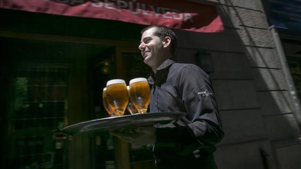 Carlos Gonzalez, ganador del título de camarero mas rápido