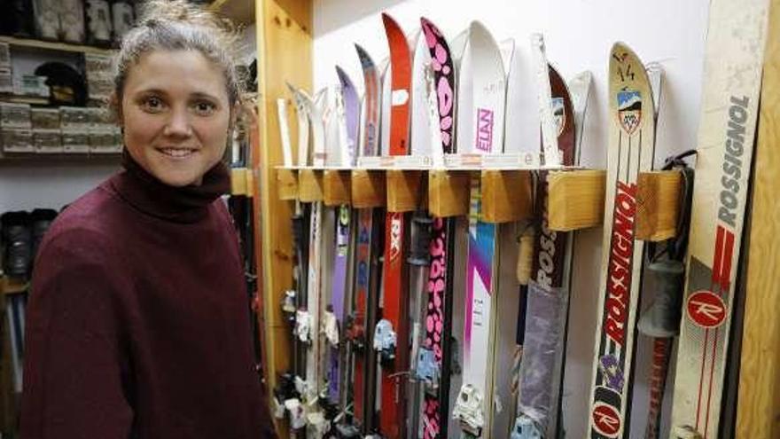 Mireia Miró, ayer, en la sede del Club Astur Torrecerredo.