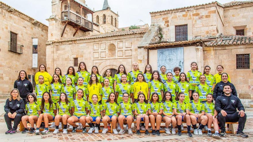 Jugadoras de categoría infantil del Balonmano Zamora.