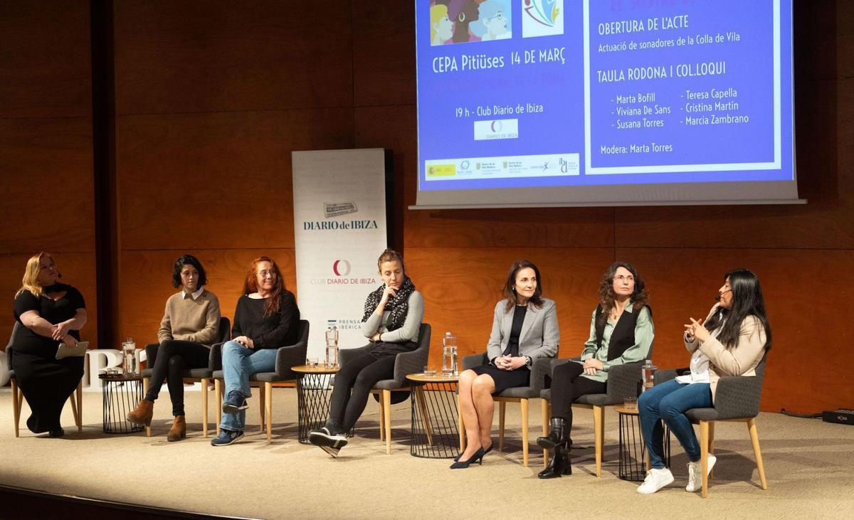 Las participantes en el escenario del Club Diario de Ibiza. | VICENT MARÍ