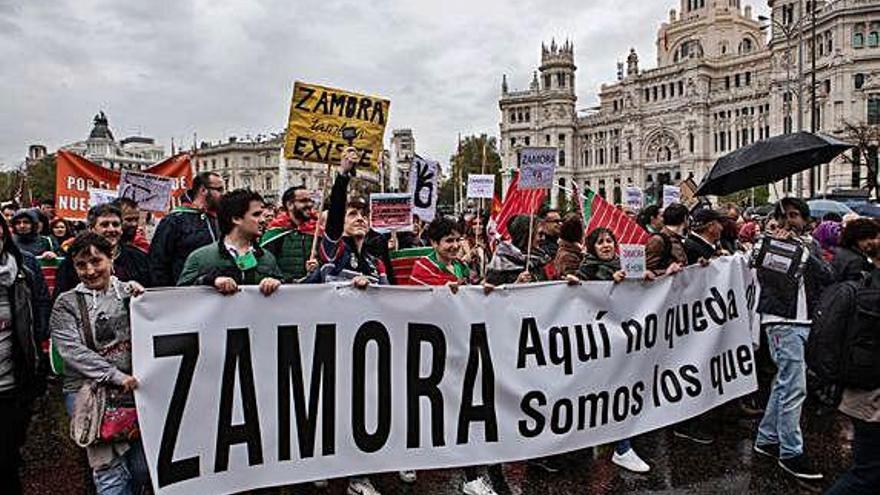 Un grupo de zamoranos, durante la Revuelta de la España Vaciada. Fraile