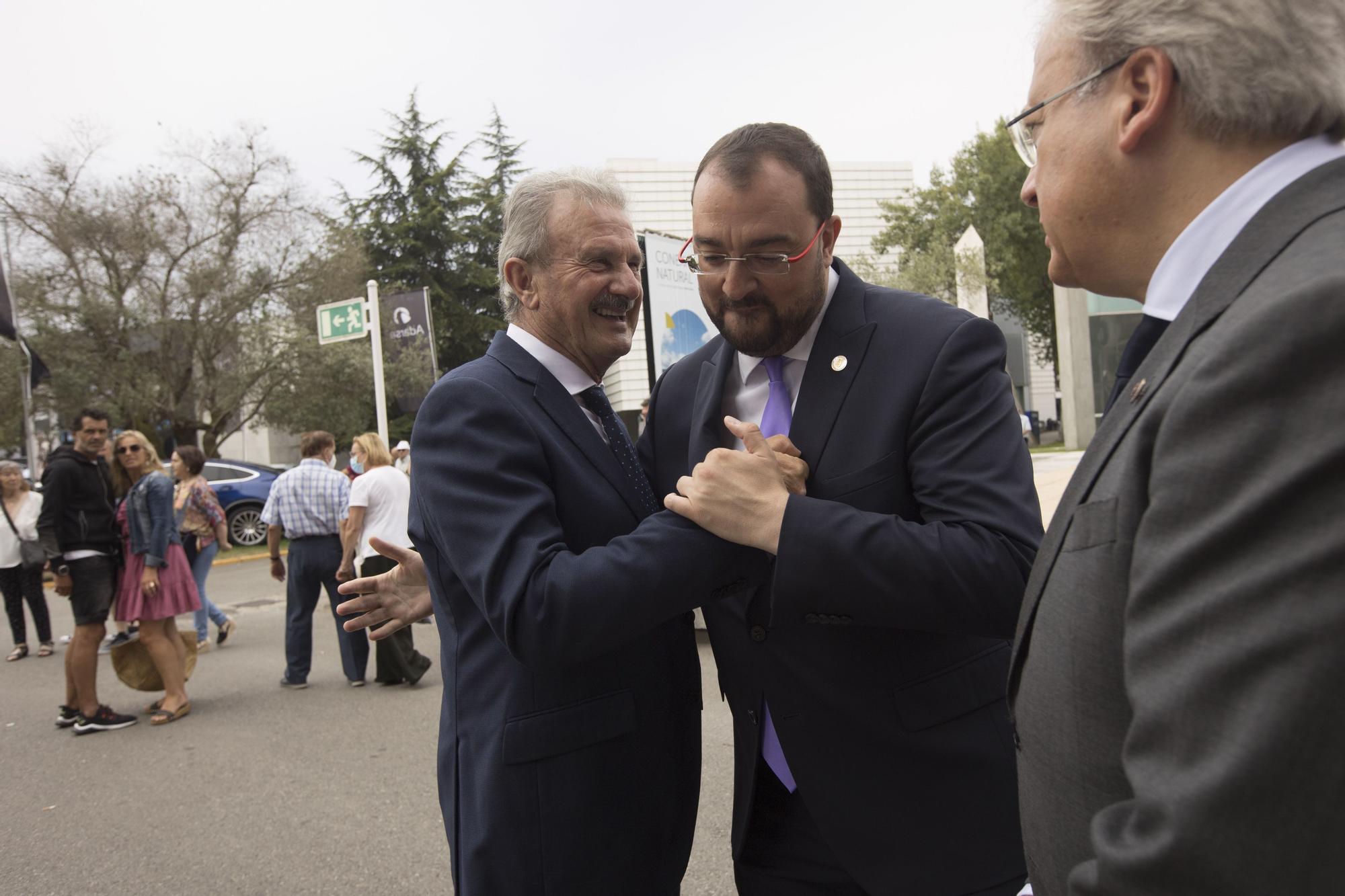 En imágenes: La visita de Adrián Barbón a la Feria de Muestras