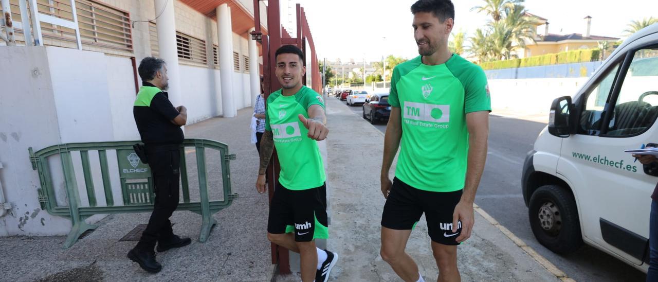 Nico Fernández Mercau y Fede Fernández, ayer, a su llegada al Díez Iborra para entrenar