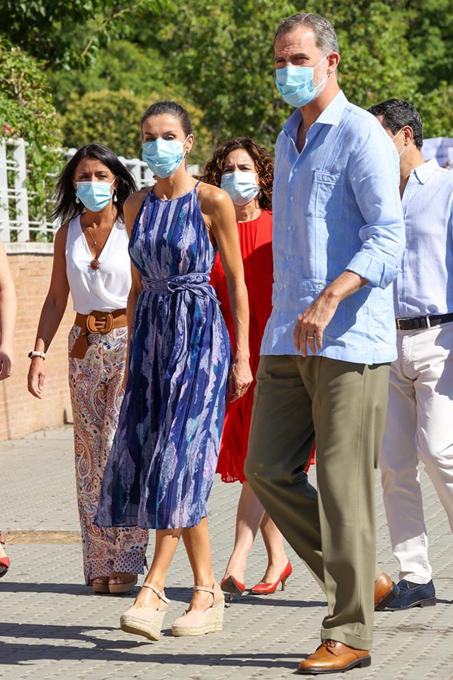 Los reyes Felipe y Letizia visitan el Polígono Sur de Sevilla