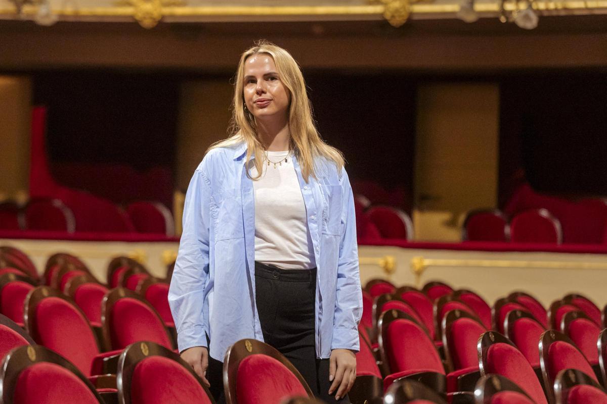 Gemma Camps ha estudiado piano, percusión, composición y dirección de orquesta