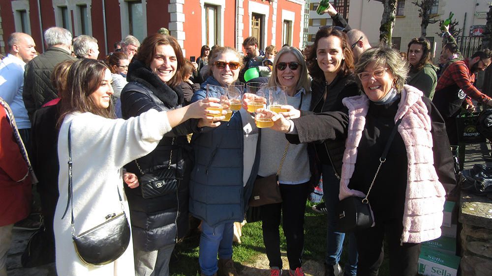 Cangas de Onís, con la sidra asturiana