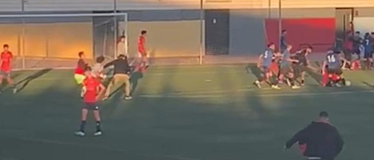 Una pelea entre jugadores y público suspende un partido de juveniles en Nules