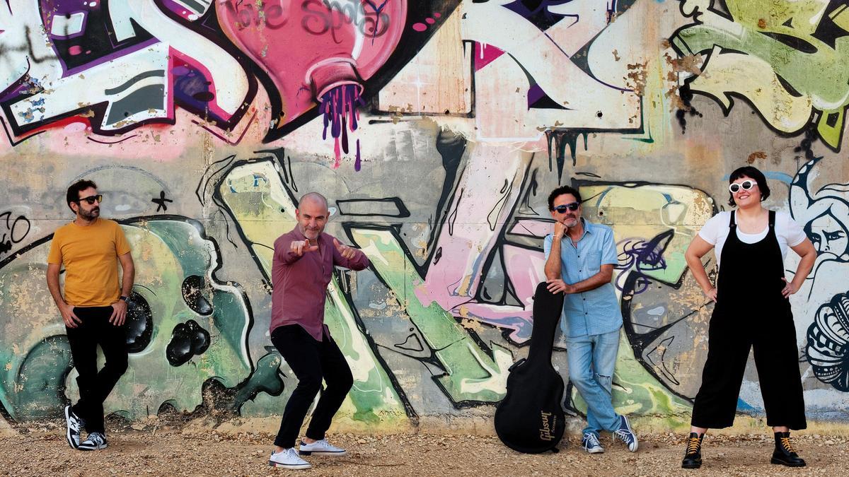 Lucía Merino, Nico Vicente, Quique Gil y Javi Maciá son los miembros de Chica Medusa.