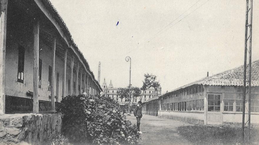 Edificio del hotel Casablanca, a la izquierda el tercer balneario en una postal de 1920