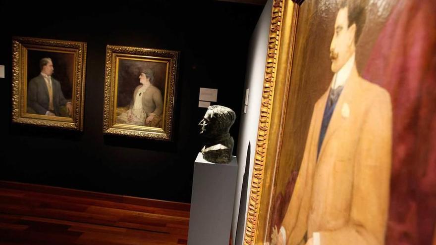 Evaristo Valle en familia, en su museo