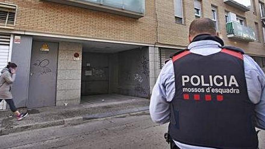 Saquegen trasters d&#039;un pàrquing al barri de Sant Pau i roben una bicicleta d&#039;alt cost