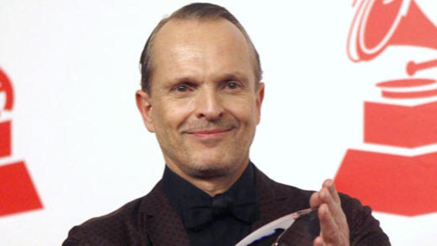 Miguel Bosé llega a su homenaje