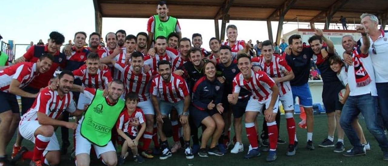 Los jugadores del Onda, de celebración.