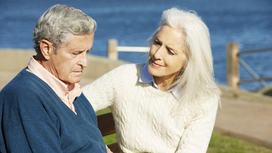 Los cuidadores de enfermos de alzhéimer corren un gran riesgo de enfermar.