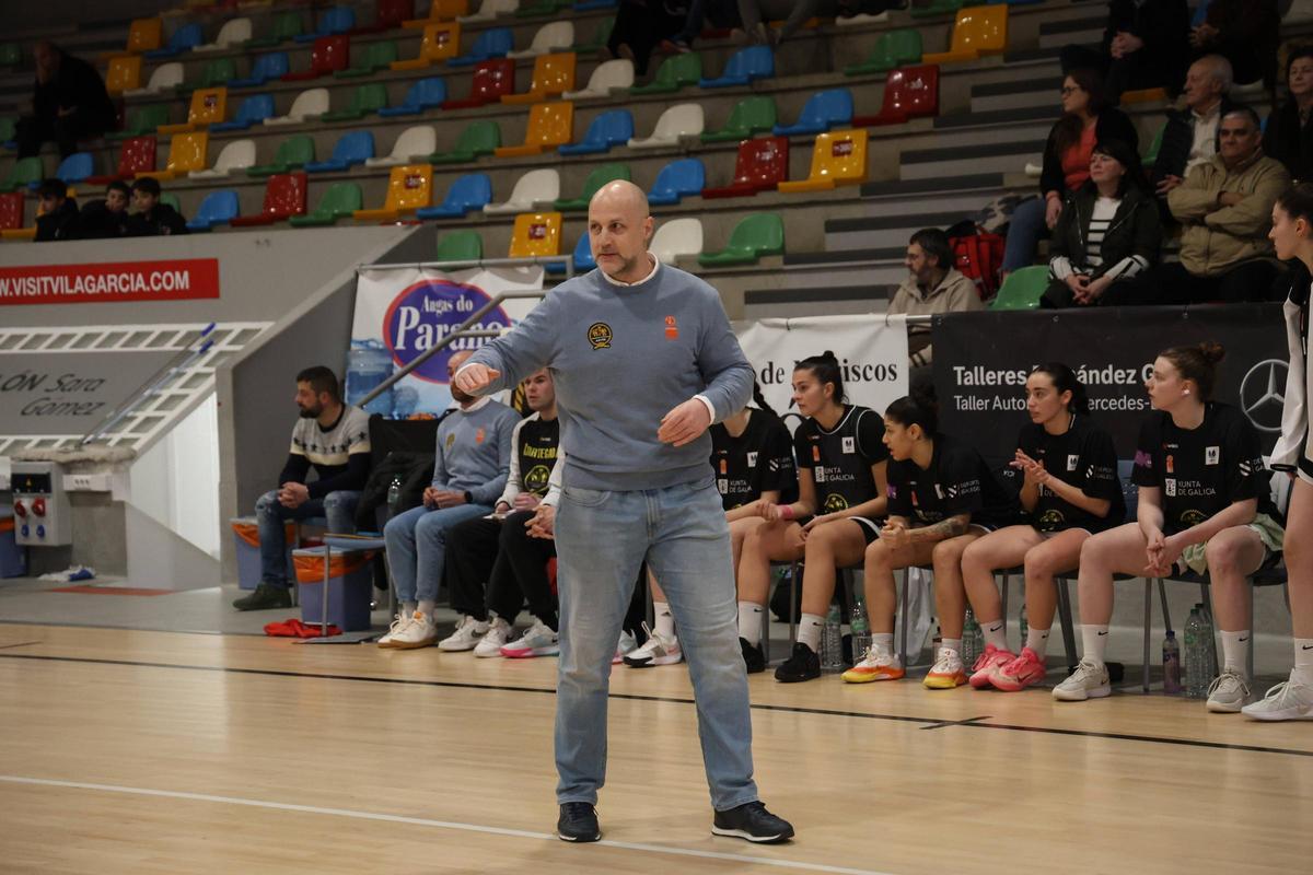 Manu Santos durante el encuentro.
