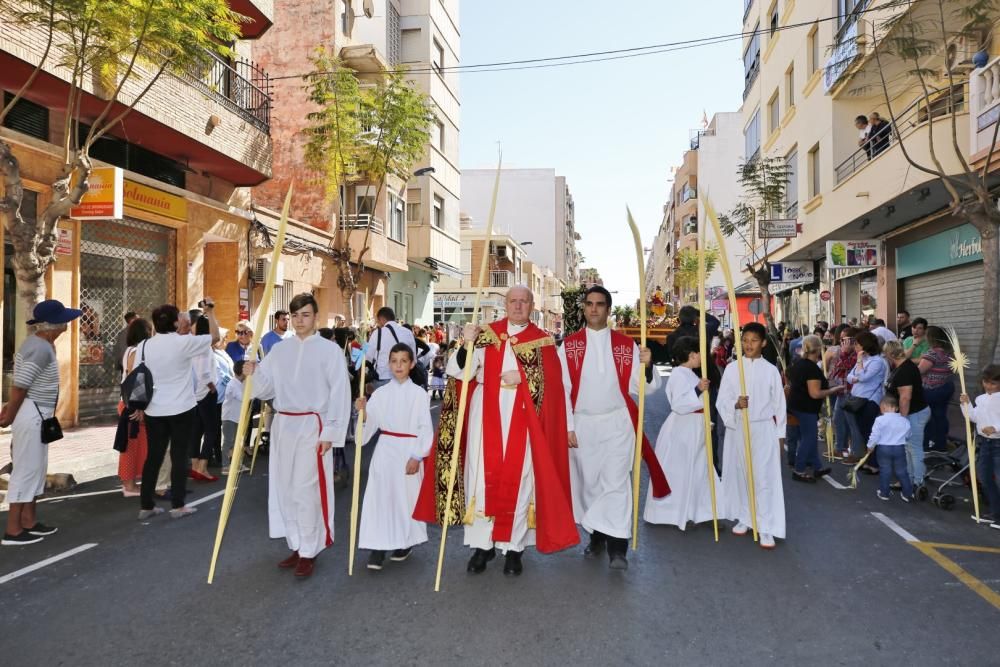 La procesión recorrió el itinerario entre la iglesia del Sagrado Corazón y la Inmaculada en Torrevieja