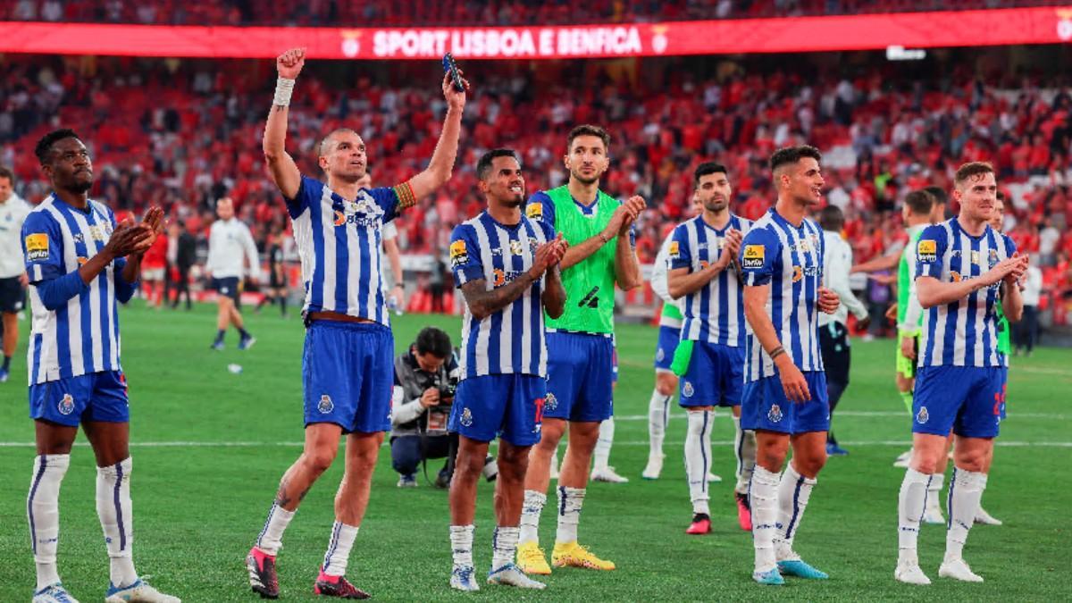 El Oporto derrotó al Benfica a domicilio