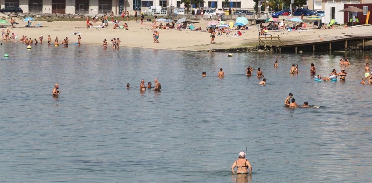 La playa de O Preguntoiro, en Vilaxoán (Vilagarcía), ayer. |   //  IÑAKI ABELLA