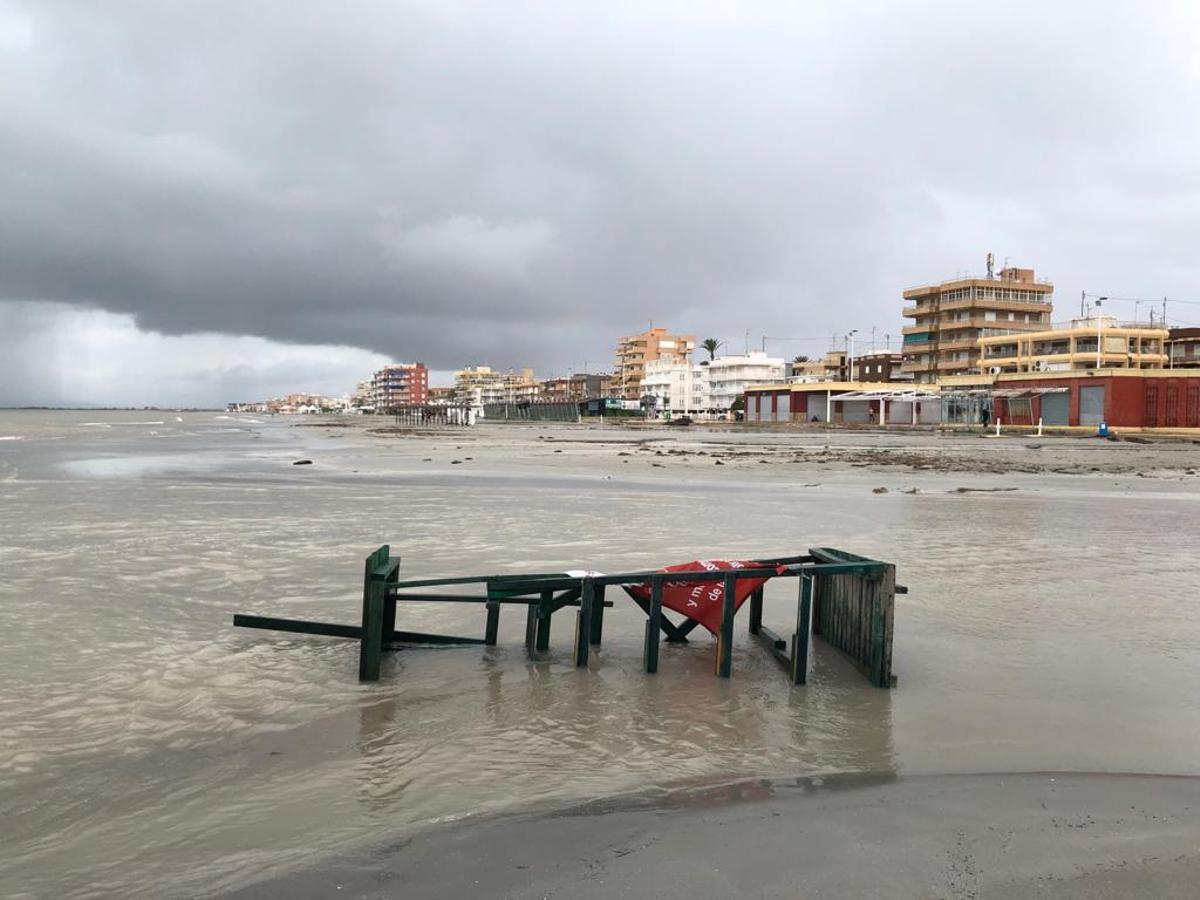 Santa Pola insta a los vecinos a alejar los vehículos de las desembocaduras de barrancos