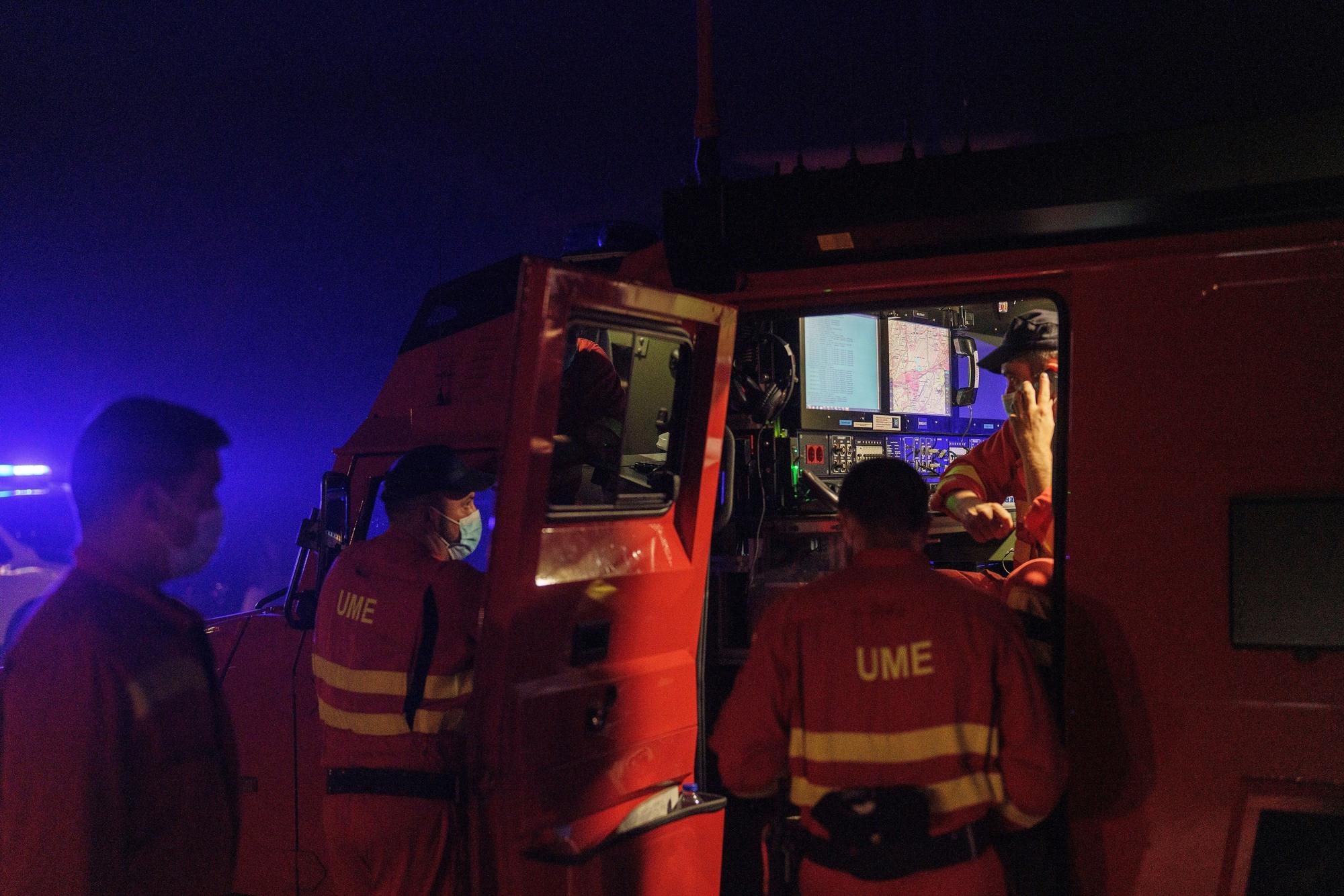 El fuego arrasa más de mil hectáreas en Ribas de Sil