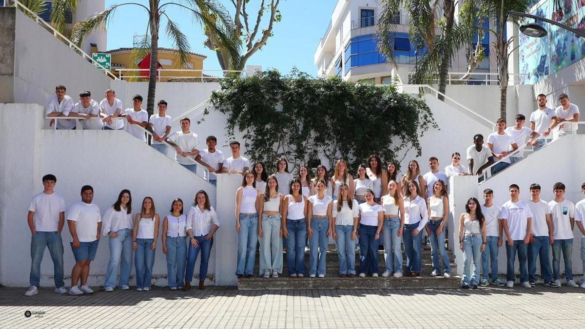 Los jóvenes de la "quintà" de este año de las fiestas populares de Sant Jaume