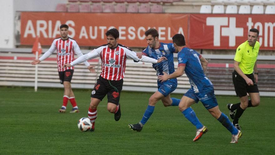 Real Avilés - Zamora CF | Las papeletas del play-off se reparten en el Suárez Puerta