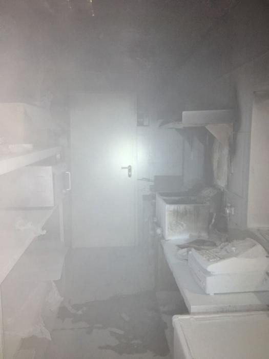 Un incendio obliga a desalojar una discoteca en Lanzarote
