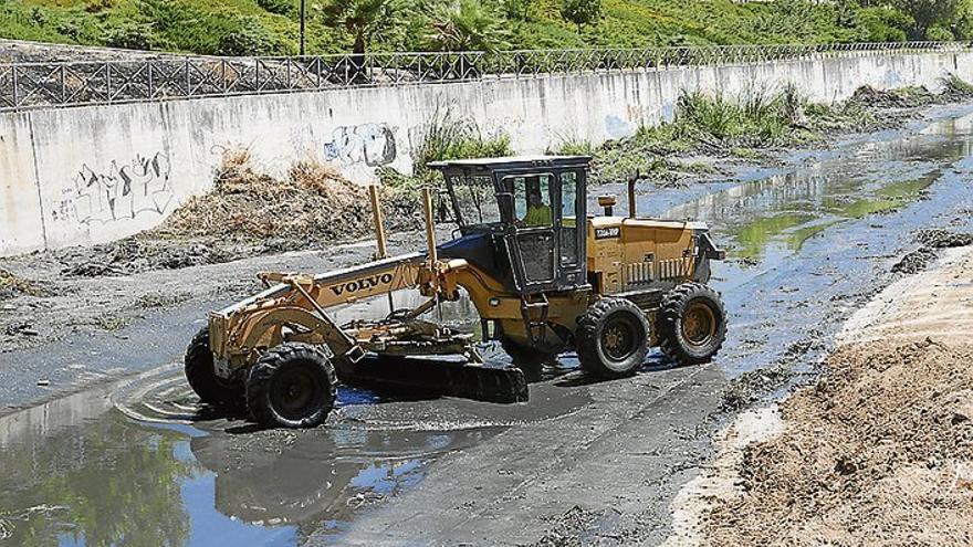 Acuaes comienza a limpiar los cauces de los arroyos