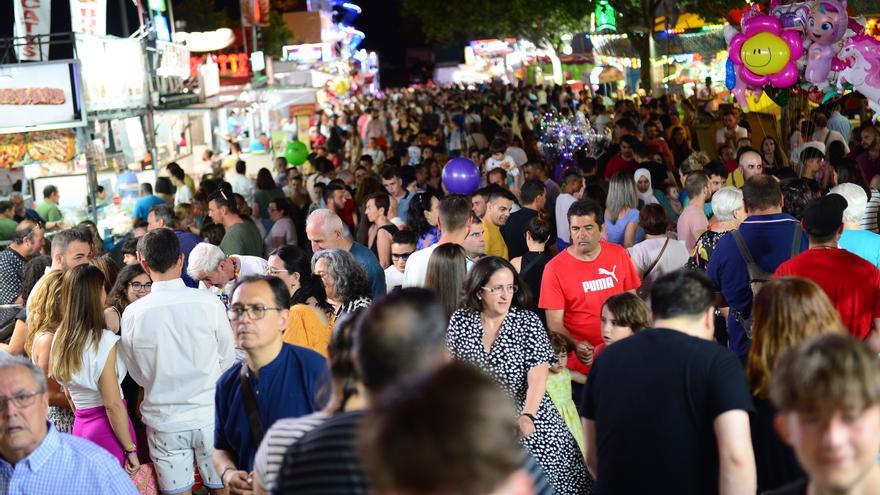 El recinto ferial y las casetas, a rebosar, en el día grande de la feria de Plasencia