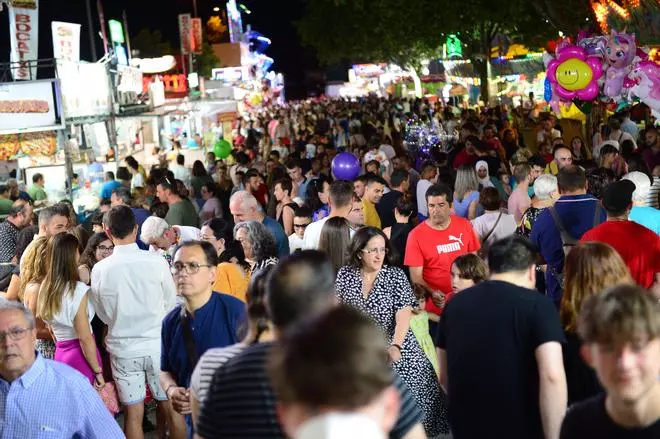El recinto ferial y las casetas, a rebosar