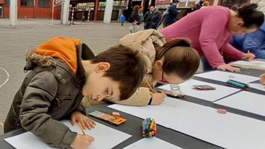 Los niños de Mieres realizan el regalo más colorido a sus madres