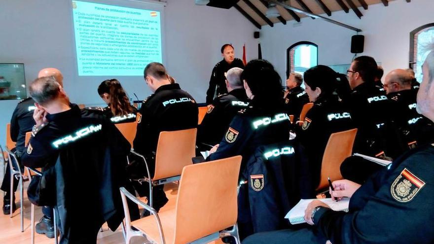 Curso de seguridad en puertos para la Policía Nacional - La Nueva España