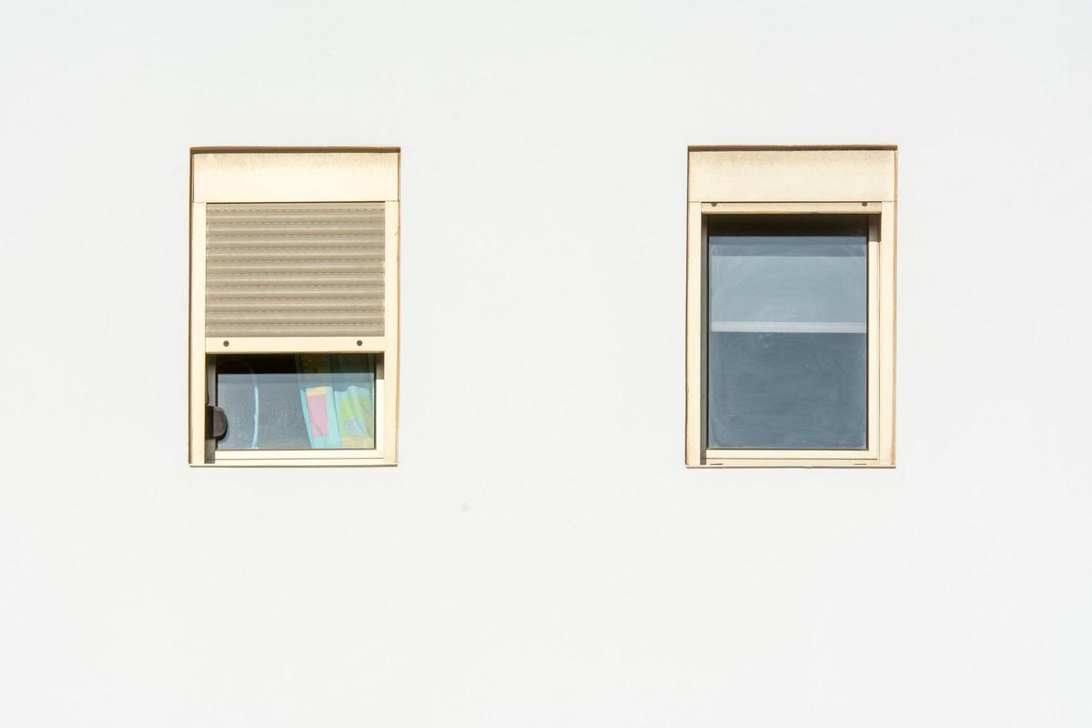 Varias ventanas en un edificio