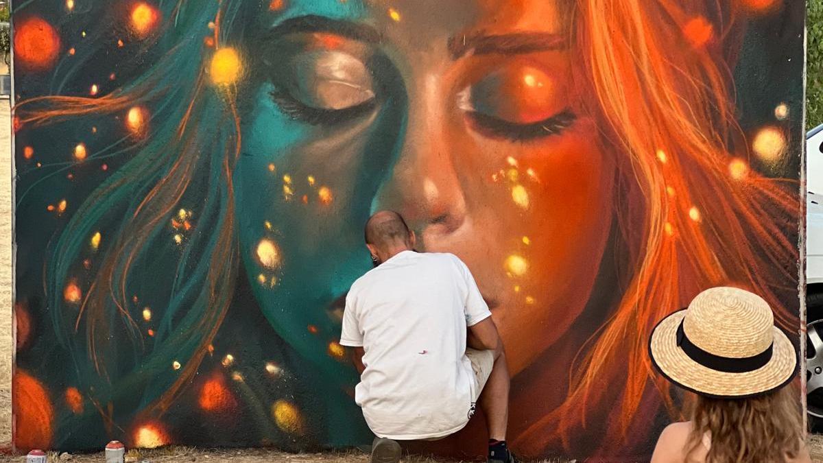 Fonfría, el pueblo de Zamora que convierte sus calles en un museo de arte mural