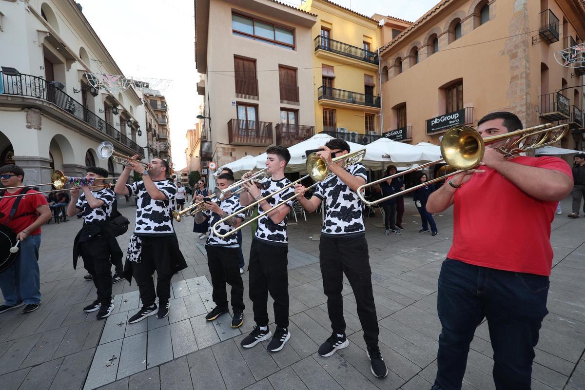 Vila-real celebra la Nit de la Xulla: Búscate en las imágenes de la noche más especial de las fiestas de Sant Pasqual