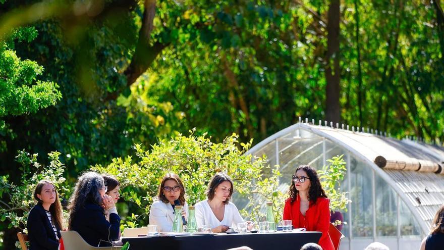 Todas las fotos del acto con Mónica Oltra en el Jardín Botánico de València