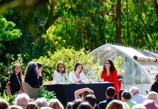 Todas las fotos del acto con Mónica Oltra en el Jardín Botánico de València