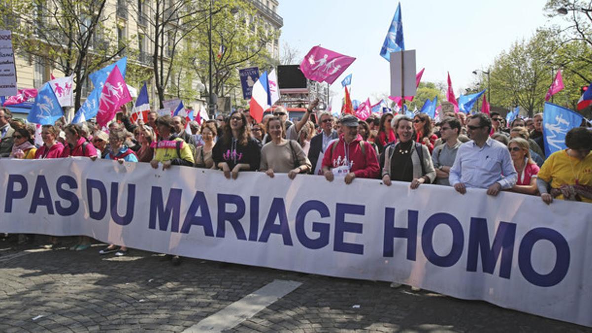 Cabeza de la manifestación contra la legalización del matrimonio homosexual en París este domingo.