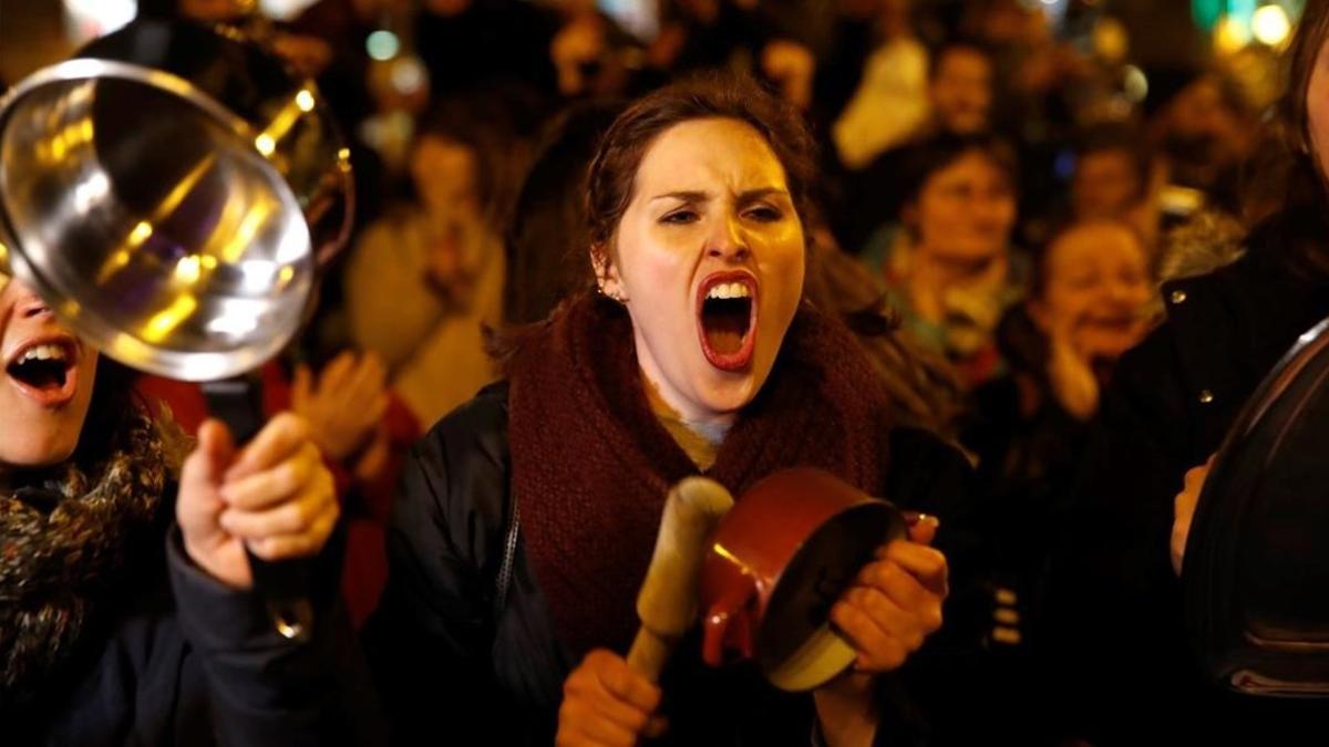 Un grupo de mujeres, en la cacelorada feminista organizada en la puerta del Sol, en Madrid, esta semana