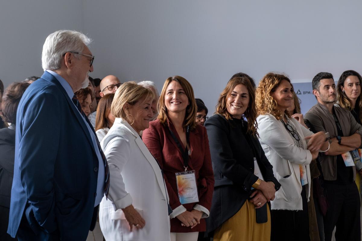 Bernardo Palomares, Paqui Hidalgo, Silvia, Cristina y Mónica Palomares en la inauguración, hoy